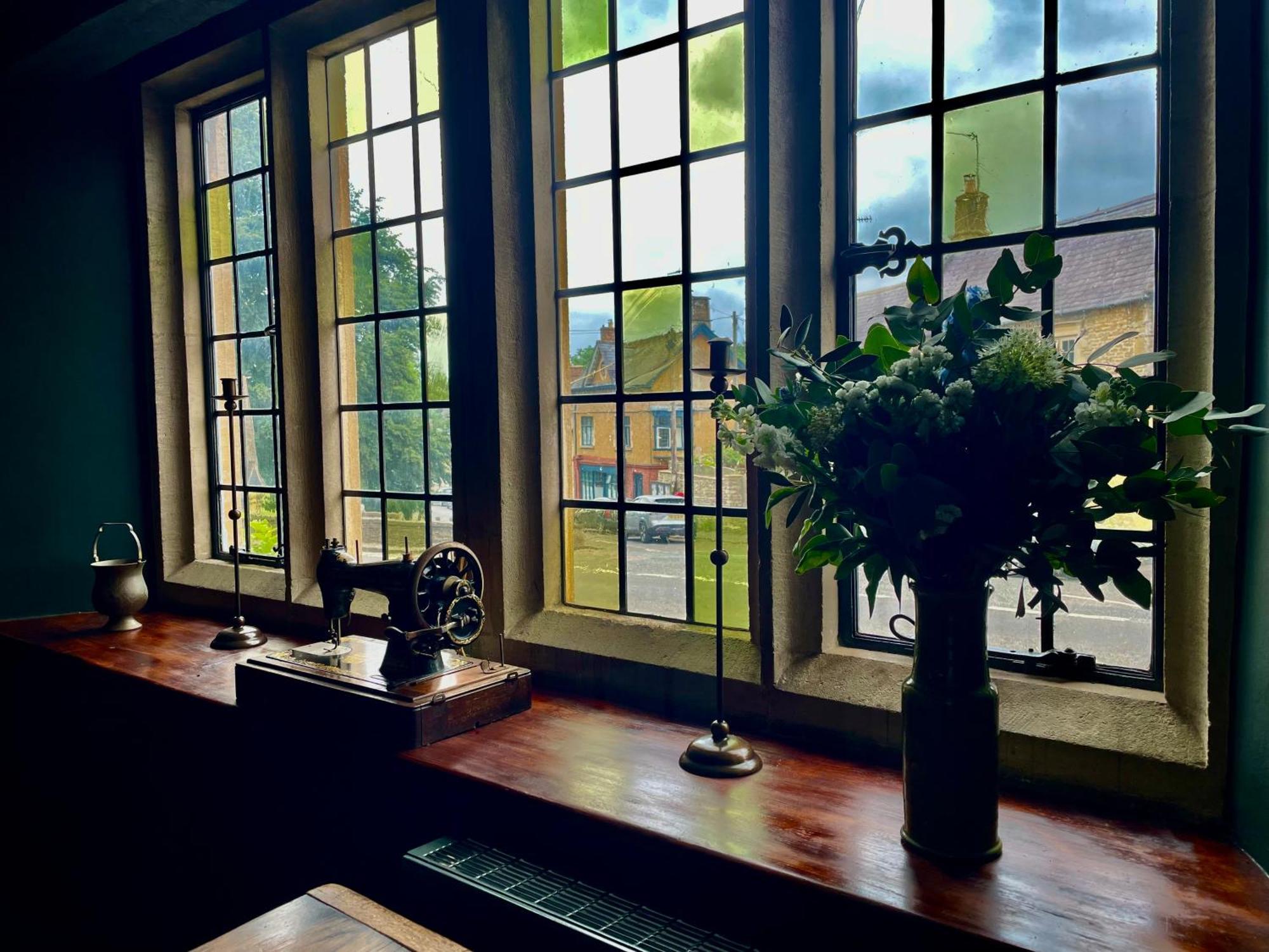 Hotel The Crown At Shipton Shipton under Wychwood Esterno foto